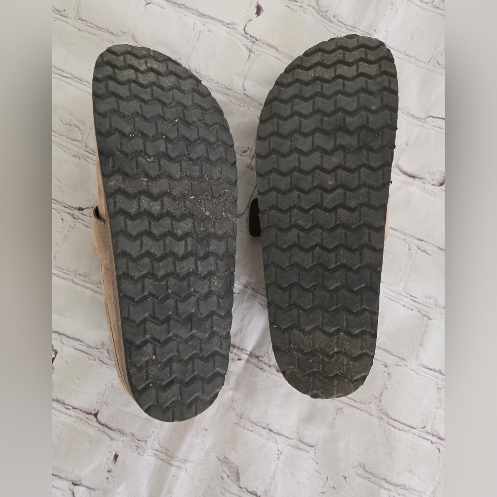 Clogs - Picture 2 of 7